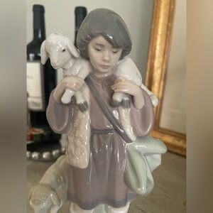 Lladro Nativity Shepherd Figurine 5485 with Lamb with box